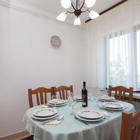Amazing In With Kitchen Apartment